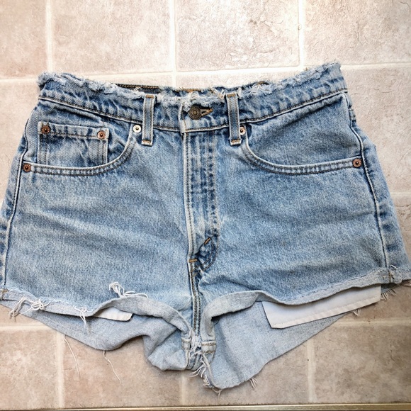 Levi's Pants - Frayed Levi shorts
